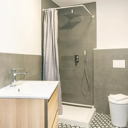 Town Hall Penthouse Appartamento Valenza